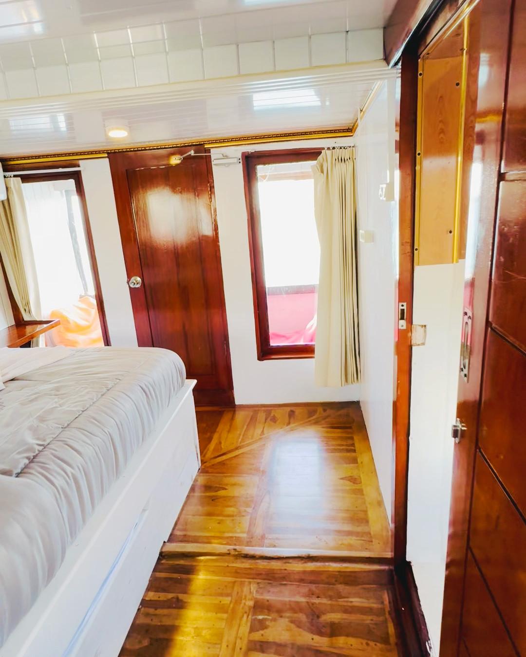 Flores Balcony Suite – Princess Nabila Phinisi