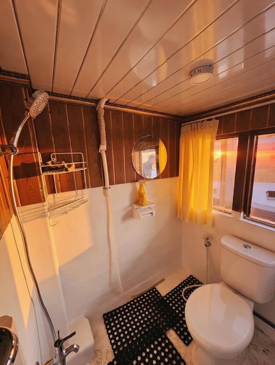 Flores Balcony Suite – Princess Nabila Phinisi
