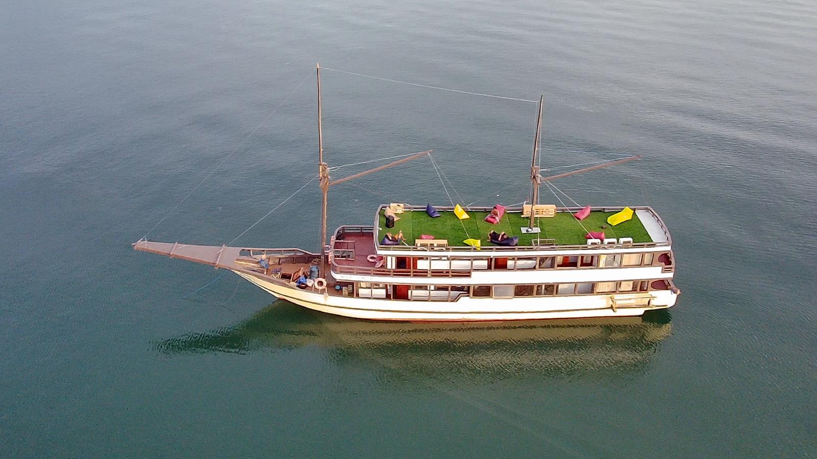 Princess Nabila Phinisi – Komodo National Park entrance fees for a boat trip, per person per day